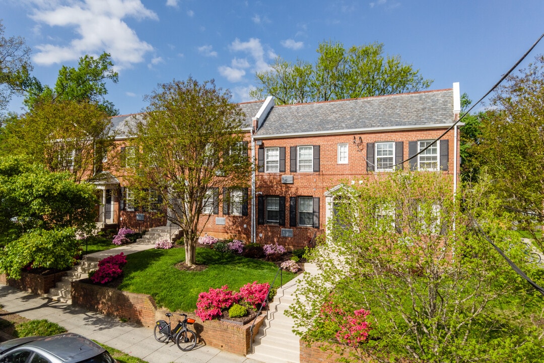 Spring Valley Apartments in Washington, DC - Building Photo