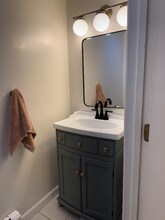 62 Freetown Rd in Raymond, NH - Foto de edificio - Building Photo