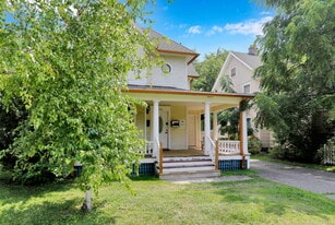 716 N Walnut St, Unit 1 in Lansing, MI - Building Photo