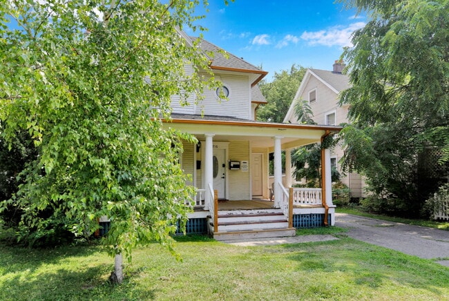 716 N Walnut St, Unit 1