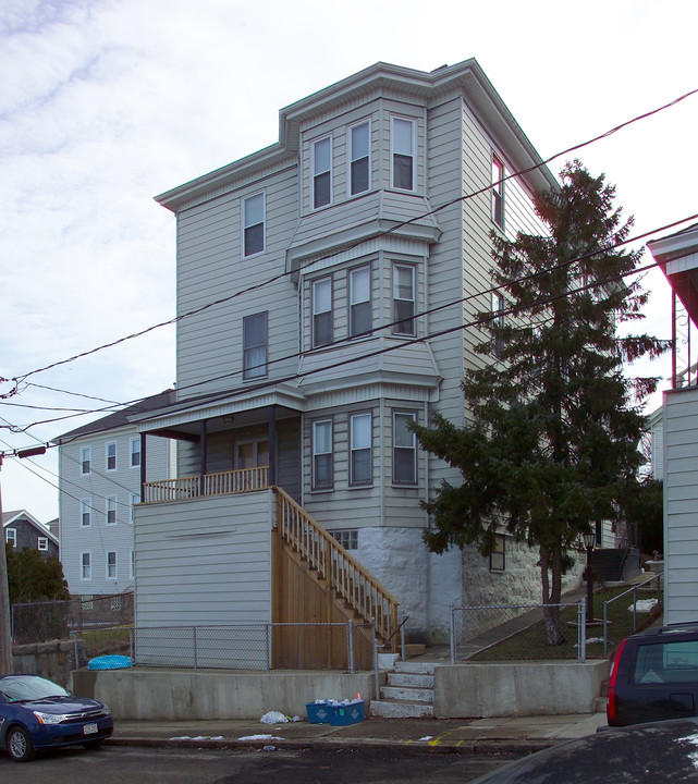 184-186 Beach St in Fall River, MA - Building Photo