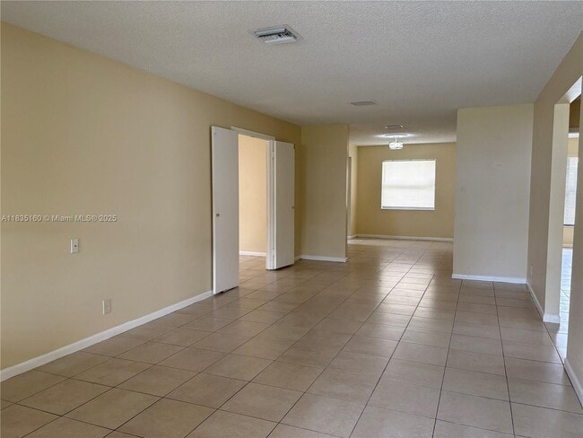 240 NW 12th Ct in Dania Beach, FL - Building Photo - Building Photo