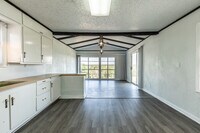 142 County Rd 1604 photo'