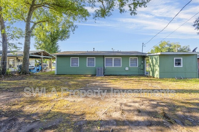 3528 Columbus Cir in Lake Charles, LA - Foto de edificio - Building Photo