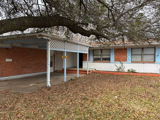 property at 1707 W Washington St