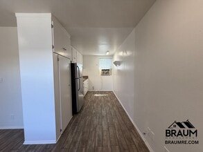 15634 Leadwell St in Los Angeles, CA - Building Photo - Building Photo