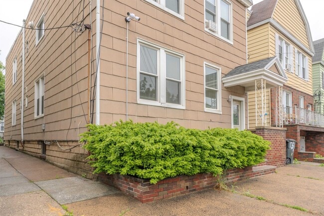 property at 133 W 5th St