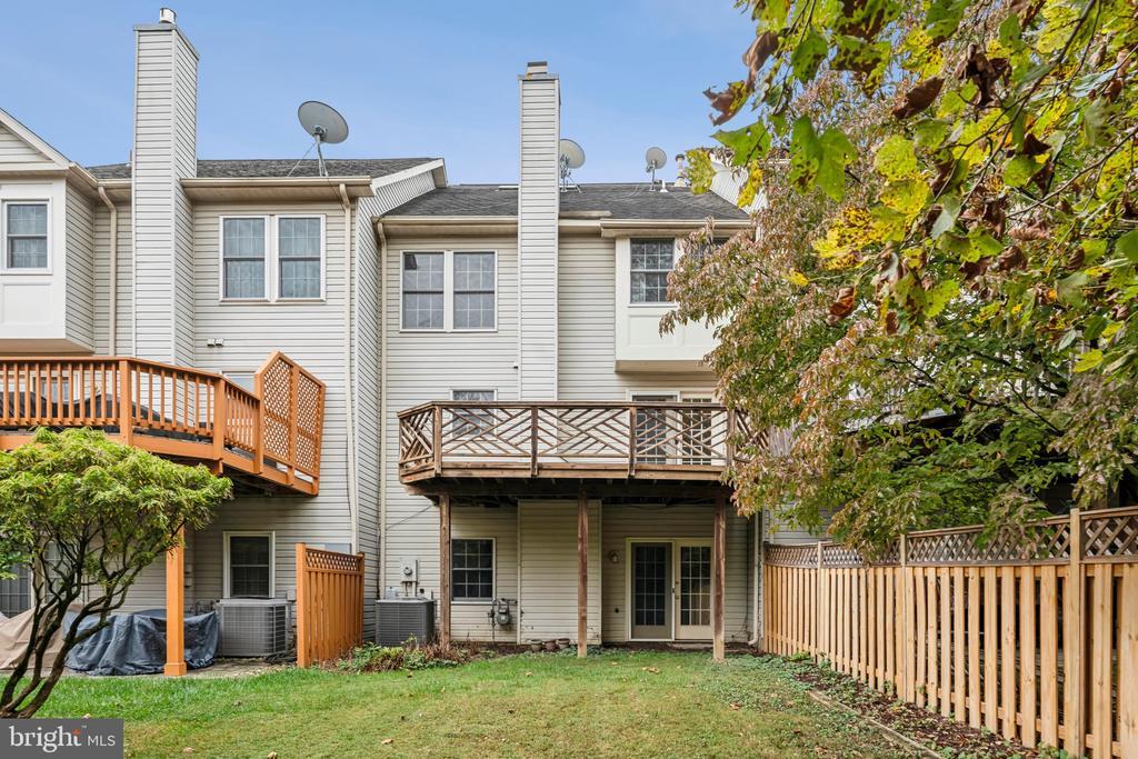 15831 Glacier Ct in North Potomac, MD - Building Photo