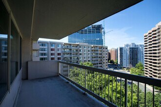 1600 S Eads St in Arlington, VA - Building Photo - Building Photo