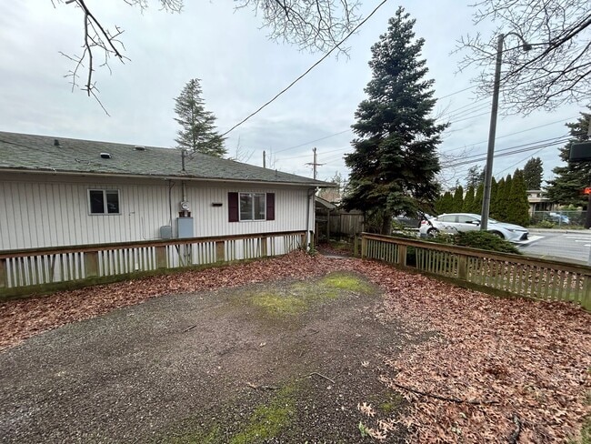 Kostar Duplex in Kirkland, WA - Foto de edificio - Building Photo