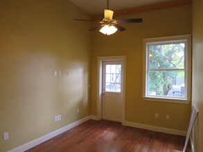 620 Cambridge St, Unit 4 in Cambridge, MA - Foto de edificio - Building Photo