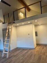 445 N W Princess Ct in Bend, OR - Building Photo - Building Photo