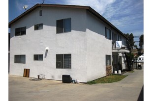 2214-2240 W Wardlow Rd in Long Beach, CA - Foto de edificio - Building Photo