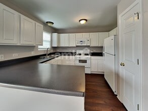 38333 Monarch Ct in Beach Park, IL - Building Photo - Building Photo