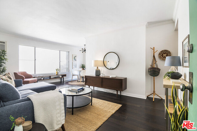 1112 N Olive Dr in West Hollywood, CA - Building Photo - Building Photo