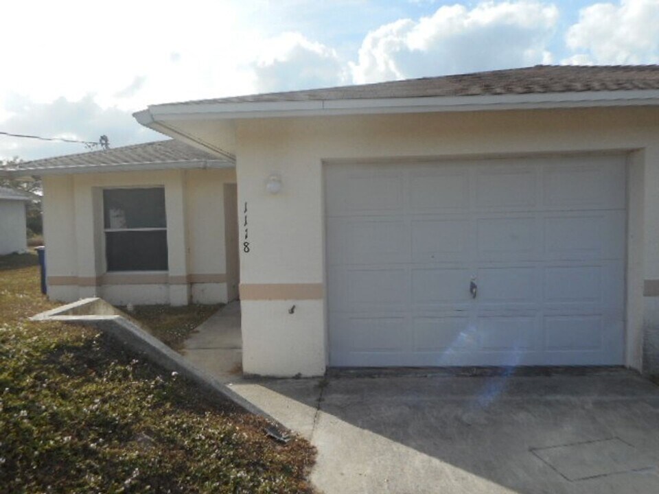 1116-1118 Ichabod Ave in Lehigh Acres, FL - Building Photo