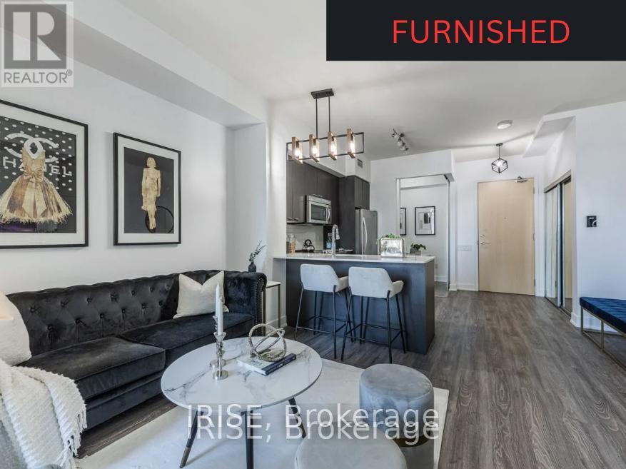 30 Roehampton Ave in Toronto, ON - Building Photo