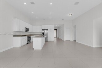 19447 SW 124th Ct in Miami, FL - Building Photo - Building Photo
