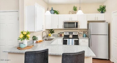 7850 W McDowell Rd, Unit 3 in Phoenix, AZ - Building Photo - Building Photo