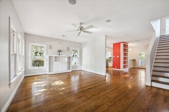 6701 Wildwood Way in Houston, TX - Building Photo - Building Photo