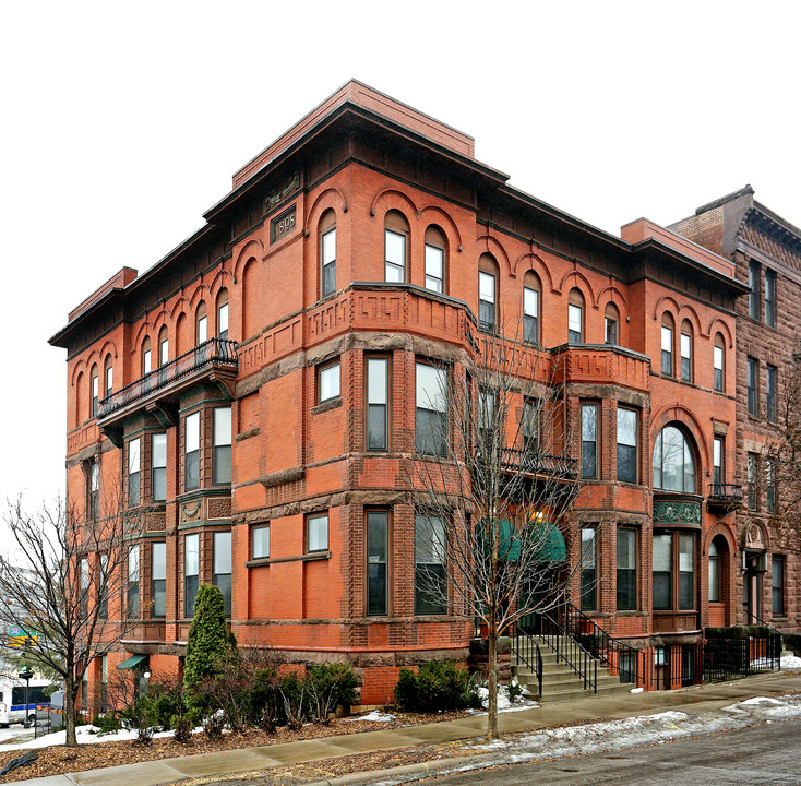 College Hill Condominiums in St. Paul, MN - Building Photo