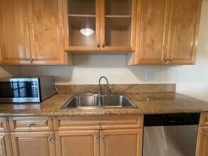 5330 Zelzah Ave, Unit 4 in Encino, CA - Building Photo - Building Photo