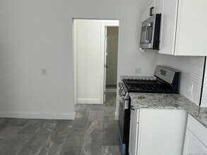 274 Lloyd St in New Haven, CT - Building Photo - Building Photo