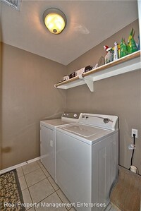 713 Shadowhill St photo'