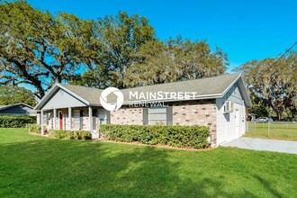 701 Eugena Dr in Auburndale, FL - Foto de edificio - Building Photo