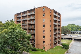 Adelaide Towers I - III in London, ON - Building Photo - Building Photo