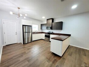 3405 Frio Ave, Unit 3 in McAllen, TX - Building Photo - Building Photo