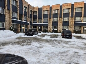 8655 1/2 W Foster Ave in Chicago, IL - Building Photo