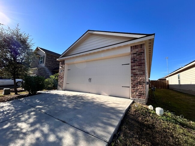 1500 Amy Dr in Kyle, TX - Building Photo - Building Photo