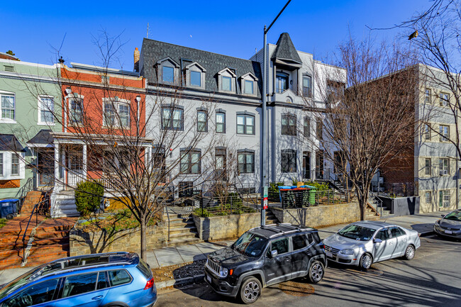 2303 Ontario Rd NW in Washington, DC - Building Photo - Building Photo