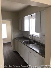 614 E Dewey Pl in San Antonio, TX - Building Photo - Building Photo
