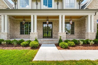 8115 Devens Dr in Brentwood, TN - Building Photo - Building Photo