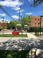 13051 Larchmere Blvd in Shaker Heights, OH - Foto de edificio - Building Photo