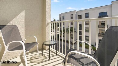 2220 W First St, Unit 315 in Ft. Myers, FL - Building Photo - Building Photo