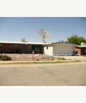 7410 E Eli Dr in Tucson, AZ - Building Photo