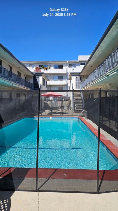 3970 Grand View Blvd, Unit Unit 12 in Los Angeles, CA - Building Photo