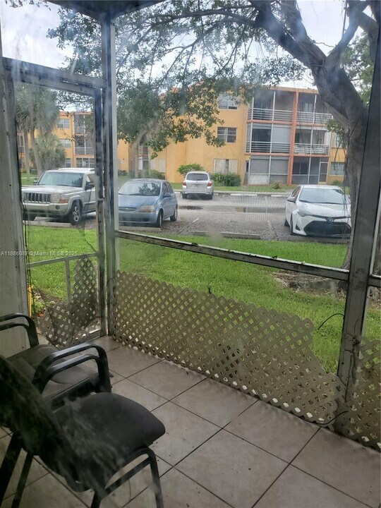 4344 NW 9th Ave in Pompano Beach, FL - Foto de edificio