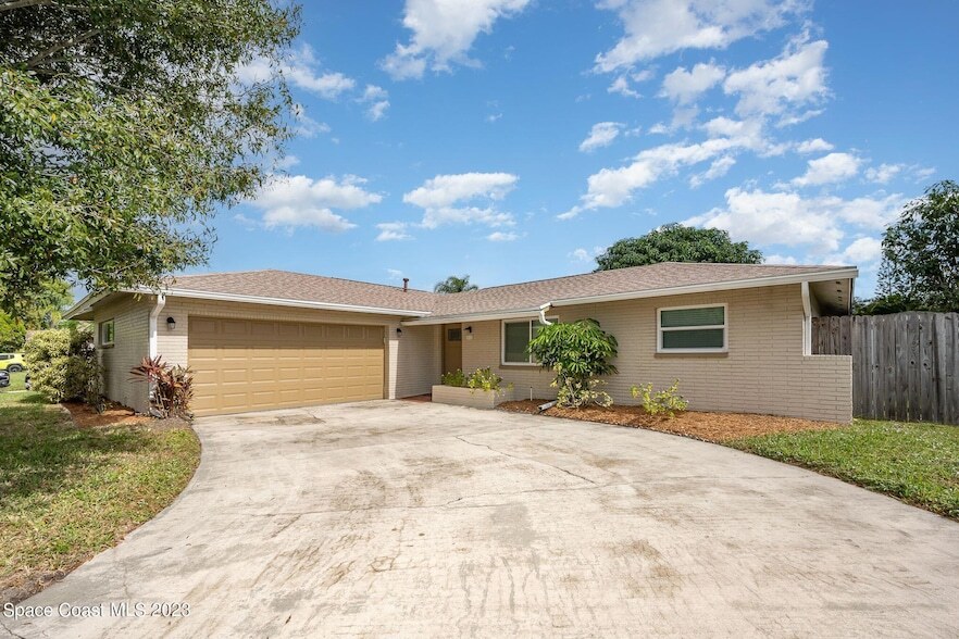 511 Avignon Dr, Unit 1-603 in Melbourne, FL - Building Photo