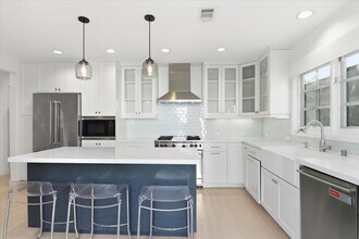 2156 Linnington Ave in Los Angeles, CA - Building Photo - Building Photo