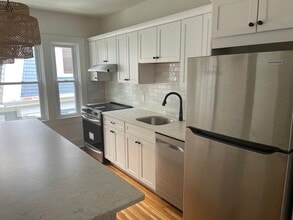 85 Larch St, Unit 3 in Providence, RI - Building Photo - Building Photo