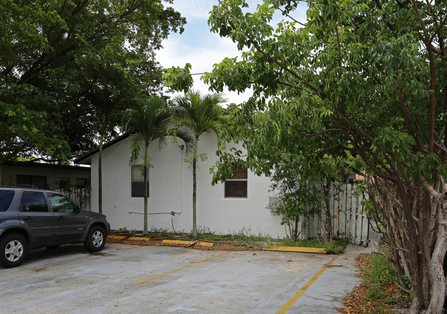 818 NE 14th Pl in Fort Lauderdale, FL - Building Photo - Building Photo