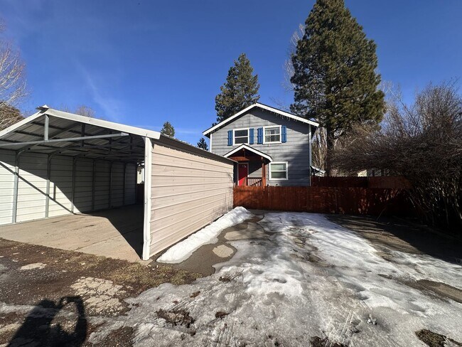 108 Elm St in Westwood, CA - Building Photo - Building Photo