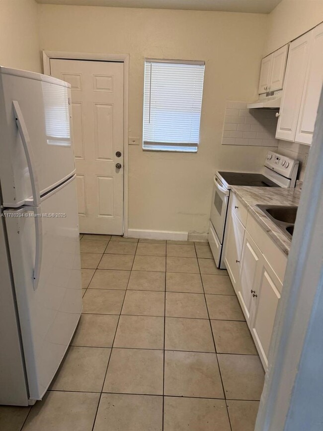 1855 NW 43rd St in Miami, FL - Building Photo - Building Photo