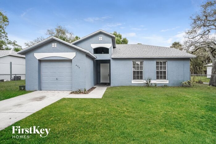 435 Calhoun St in La Belle, FL - Building Photo