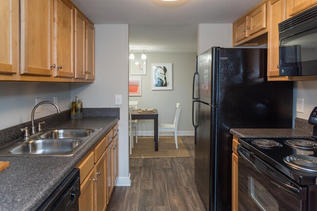 Reserve South in Richmond, VA - Building Photo - Interior Photo