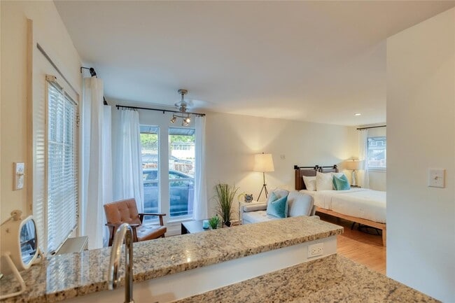 2526 Durwood St, Unit 102 in Austin, TX - Building Photo - Building Photo